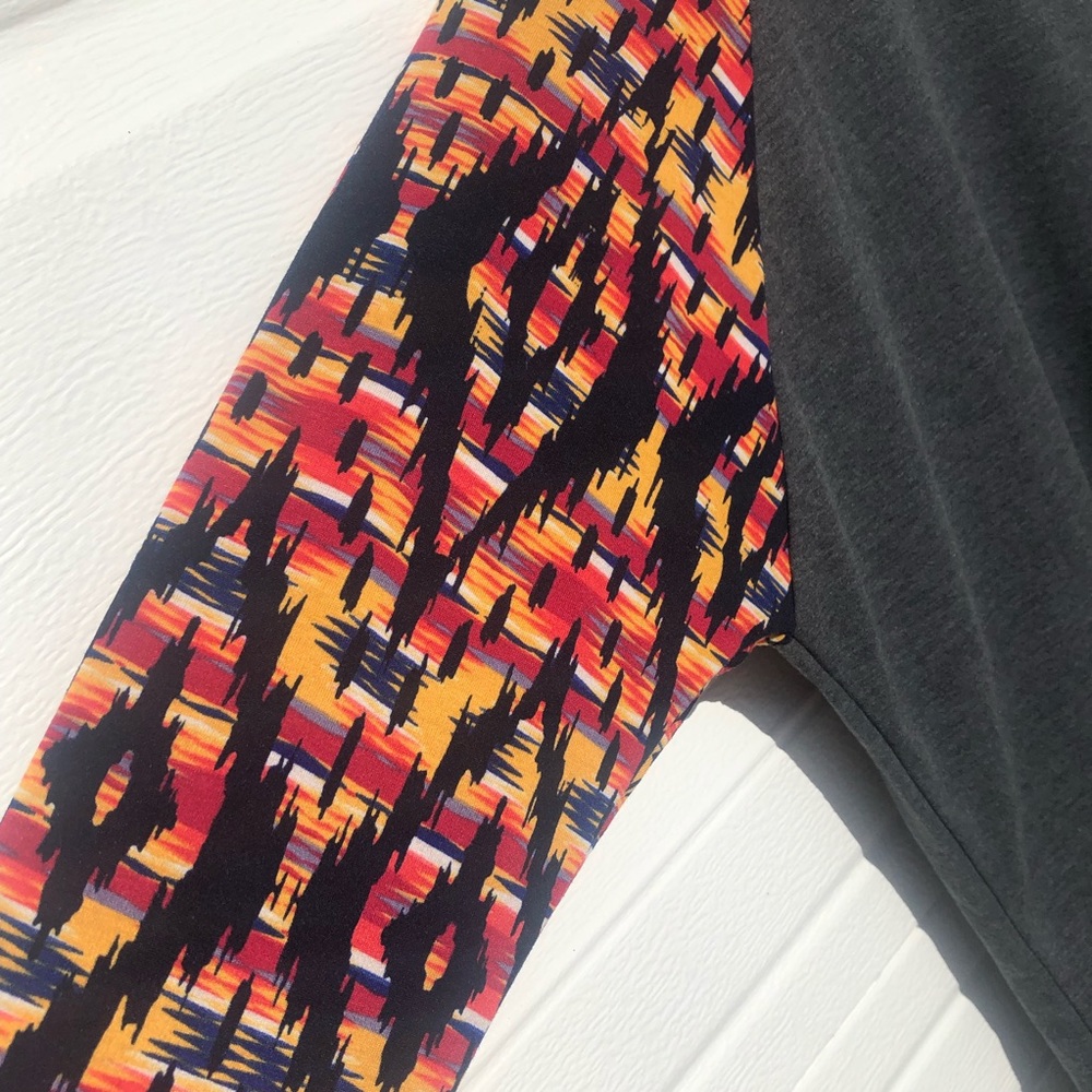 LuLaRoe Randy Stretchy Comfy Casual M Shirt Grey Graphic Sleeve - Picture 3 of 6